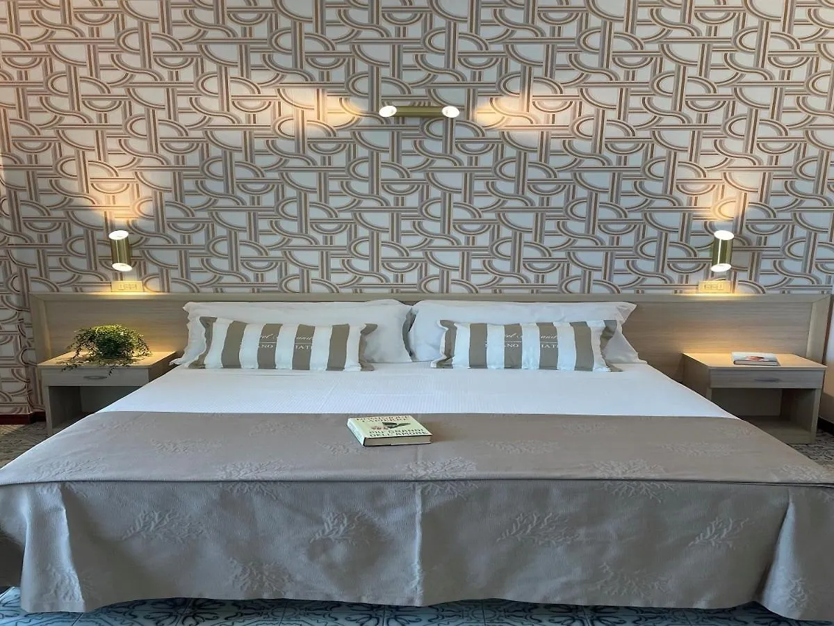 Hotel Alexandra - Beach Front - Healthy Xxl Breakfast & Brunch Until 12 30 - Parking Included Misano Adriatico 3*,